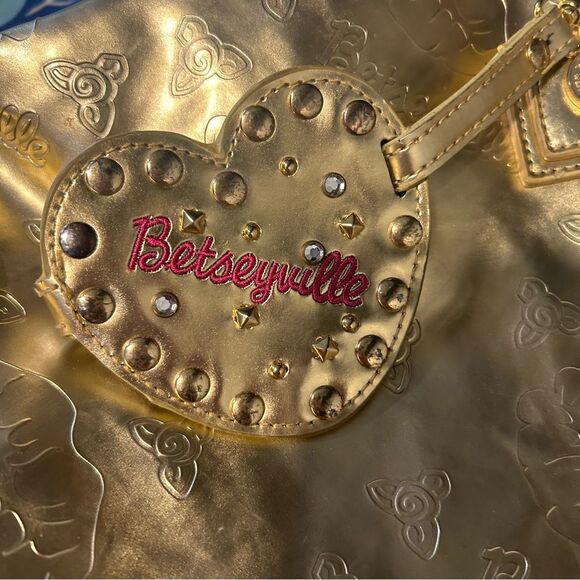 Y2K Betsey Johnson Gold Weekender Duffle Clutch GUC - Picture 6 of 7